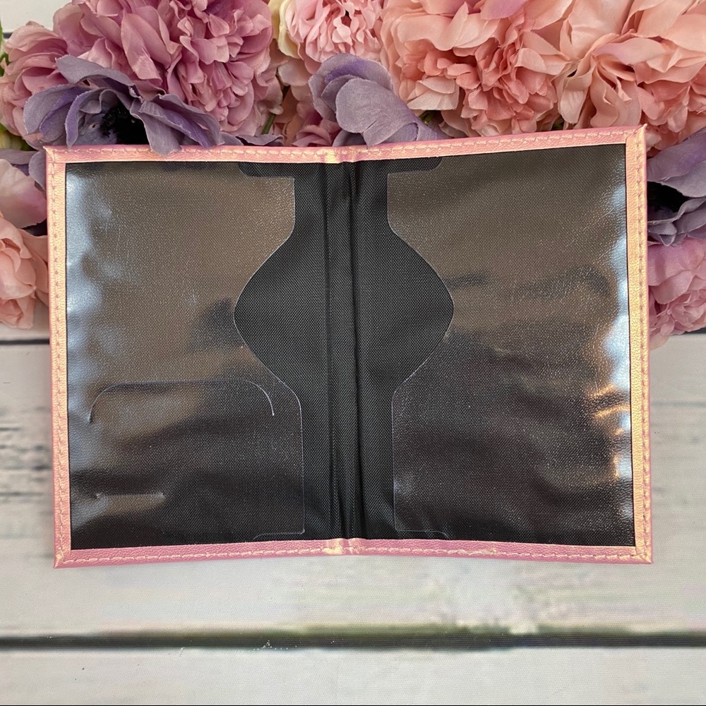 Harry Potter 9 and 3/4 Platform Pink Passport Cover - Picture 3 of 8